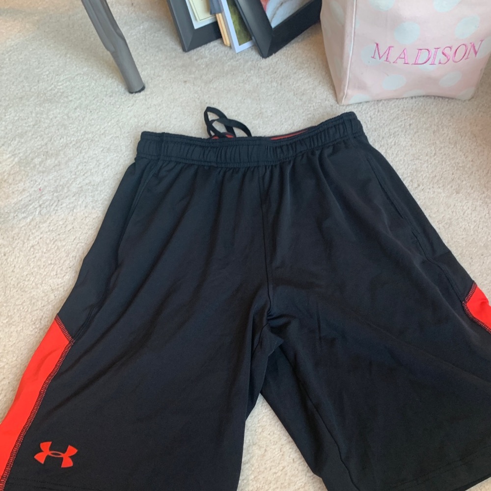Men’s under armor small shorts